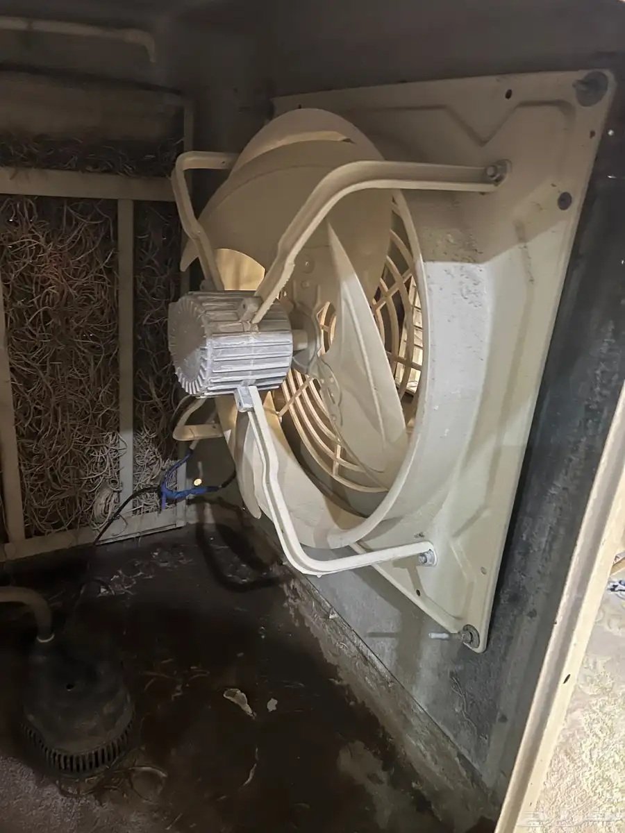 للبيع مكيف صحراوي نظيف جدا مركب له مروحه ويشتغل على طاقه 2