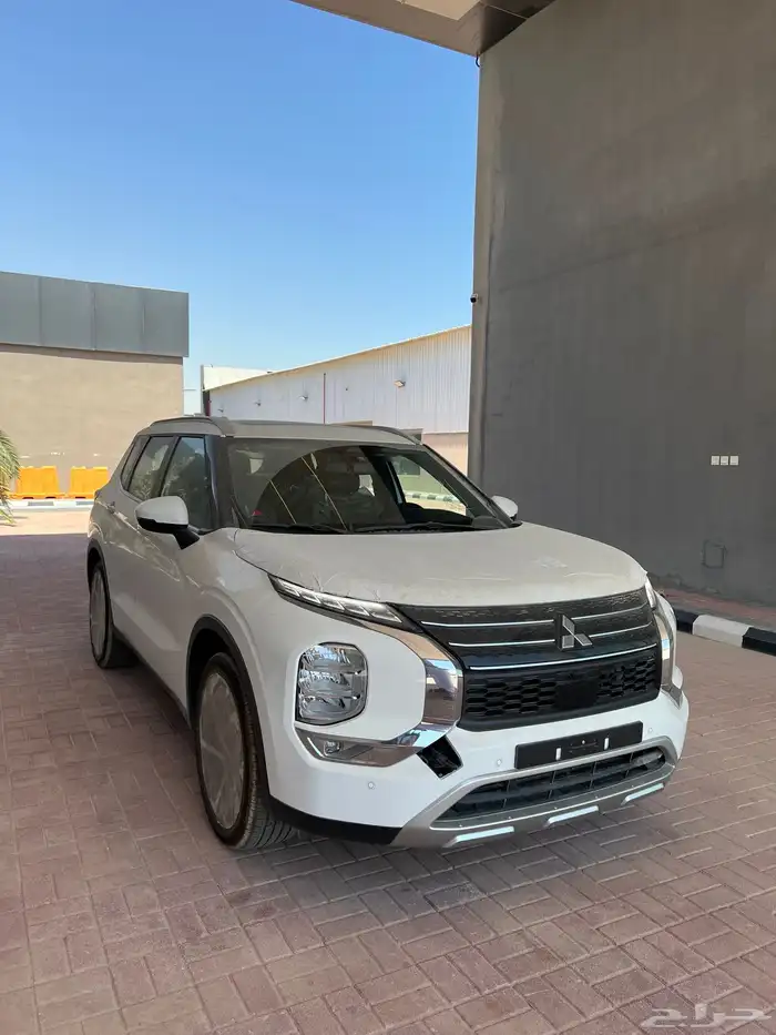 ميتسوبيشي اوتلاندر 2025 نص فل ب 112900 حصري عرض 5