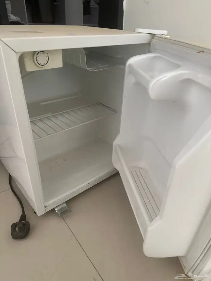 ثلاجة صغيره مستعمله للبيع السريع 1