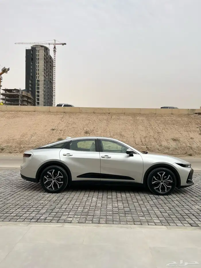 للبيع تويوتا كراون موديل 2023 فئة البريميوم 4