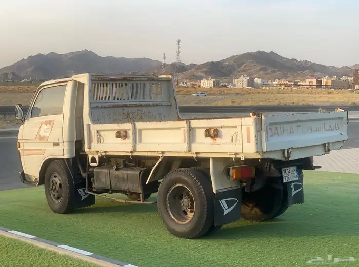 قلاب ديهاتسو مديل 83 نظيف 4