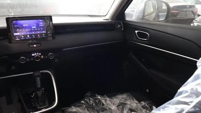 هوندا اتش آر في LX 2024 11