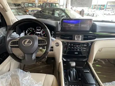 لكزس سبورت موديل 2021 ابيض داخل بيج عداد 6 الف 10