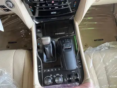 لكزس سبورت موديل 2021 ابيض داخل بيج عداد 6 الف 6