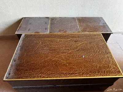 طاولة كبيره مع 3 صغار الحالة نظيف 1