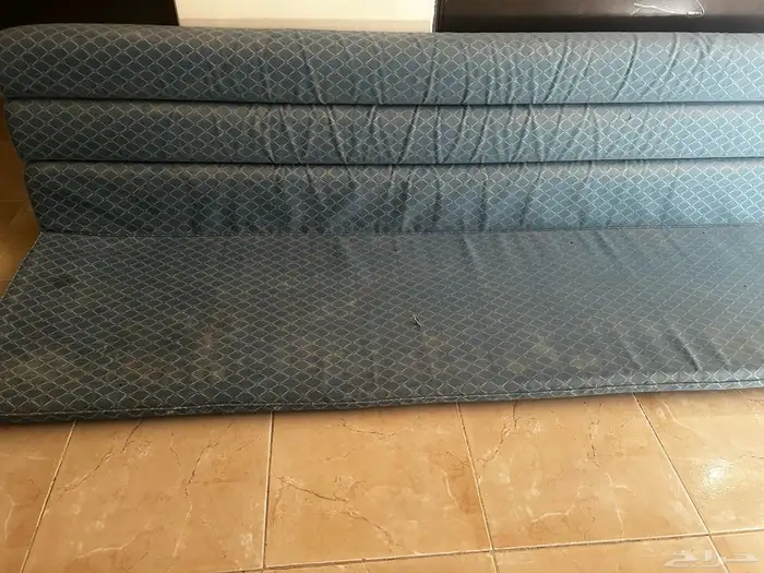 يوجد كنب ومساند وكرسي للبيع 3