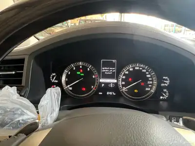 لكزس سبورت موديل 2021 ابيض داخل بيج عداد 6 الف 7
