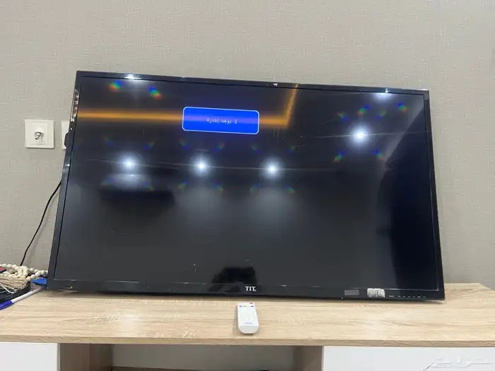 شاشه TlT مع الريموت للبيع 0