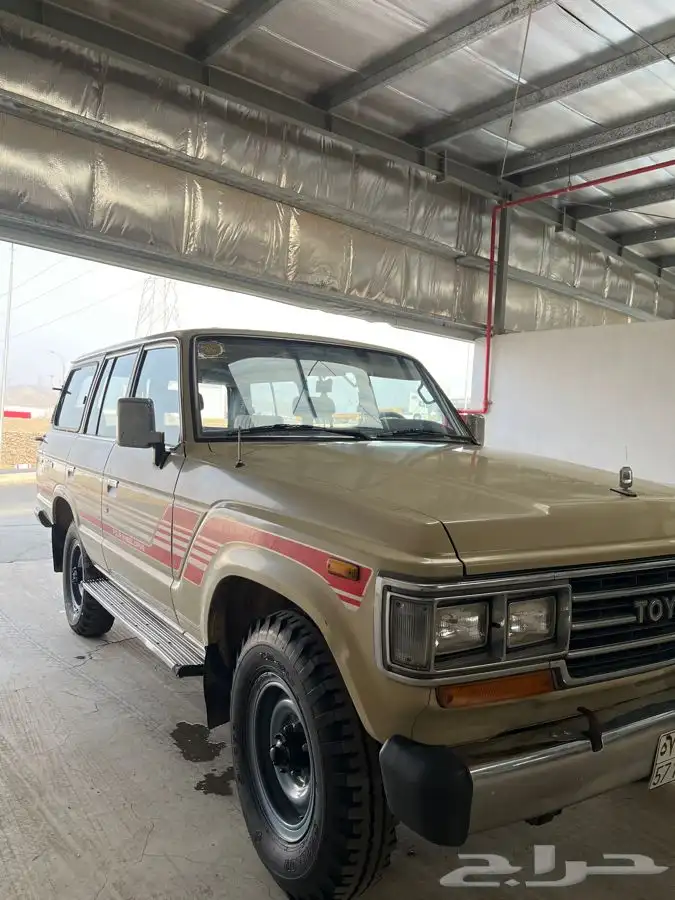 للبيع صالون 88 مخزن 1