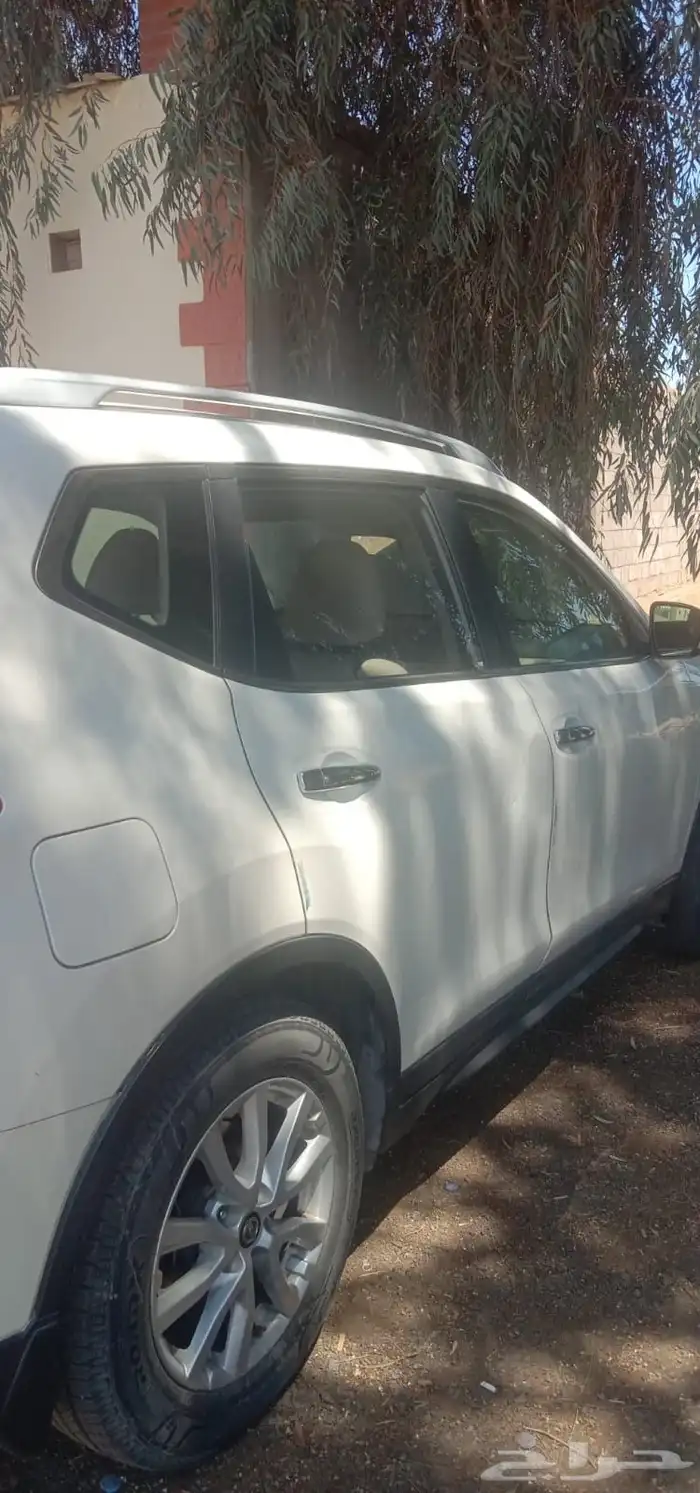 نيسان 2