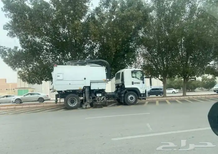 سيارات تنظيف شوارع 1