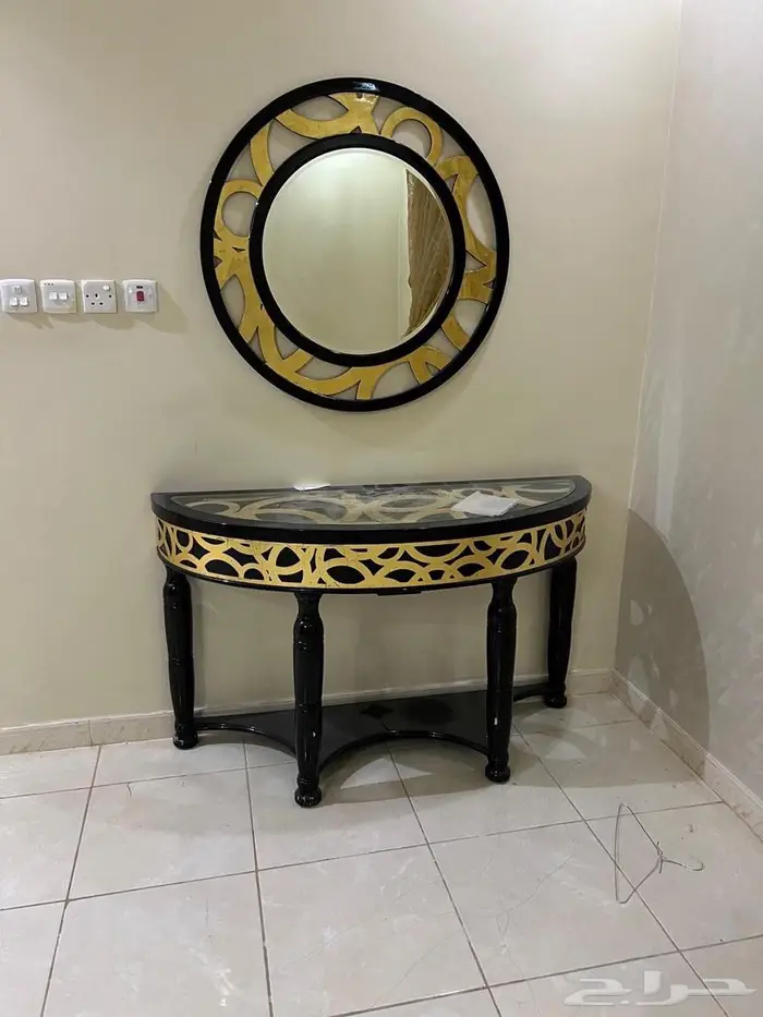 طاوله ومرايه وثريا 3