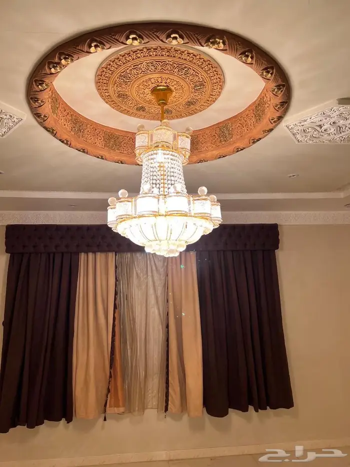 طاوله ومرايه وثريا 0