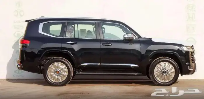 لاند كروزر VXR فل اسود 2025 8