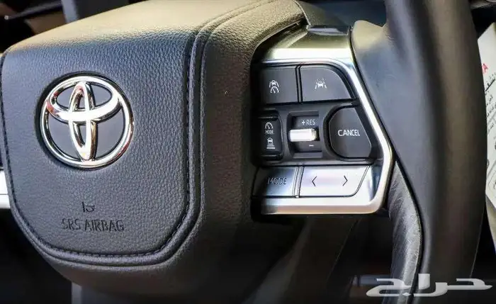 لاند كروزر VXR فل اسود 2025 15