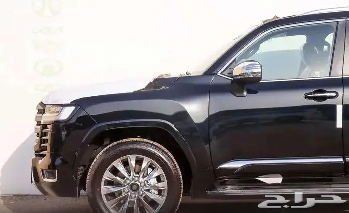 لاند كروزر VXR فل اسود 2025 3