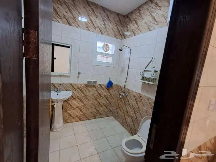 ثلاث شقق للبيع بحي بدر 12