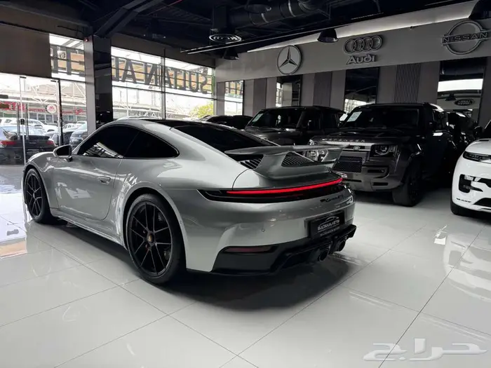 Porsche 911 Carrera GTS - 2025 -6.400KM ( تم البيع ) 3