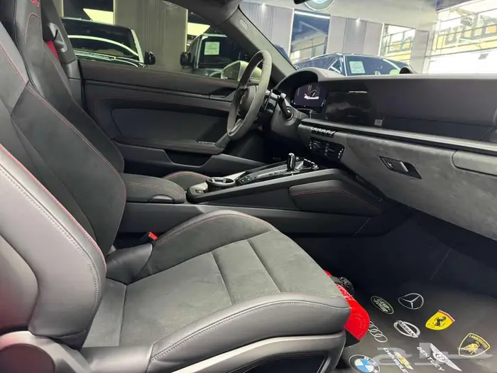 Porsche 911 Carrera GTS - 2025 -6.400KM ( تم البيع ) 10