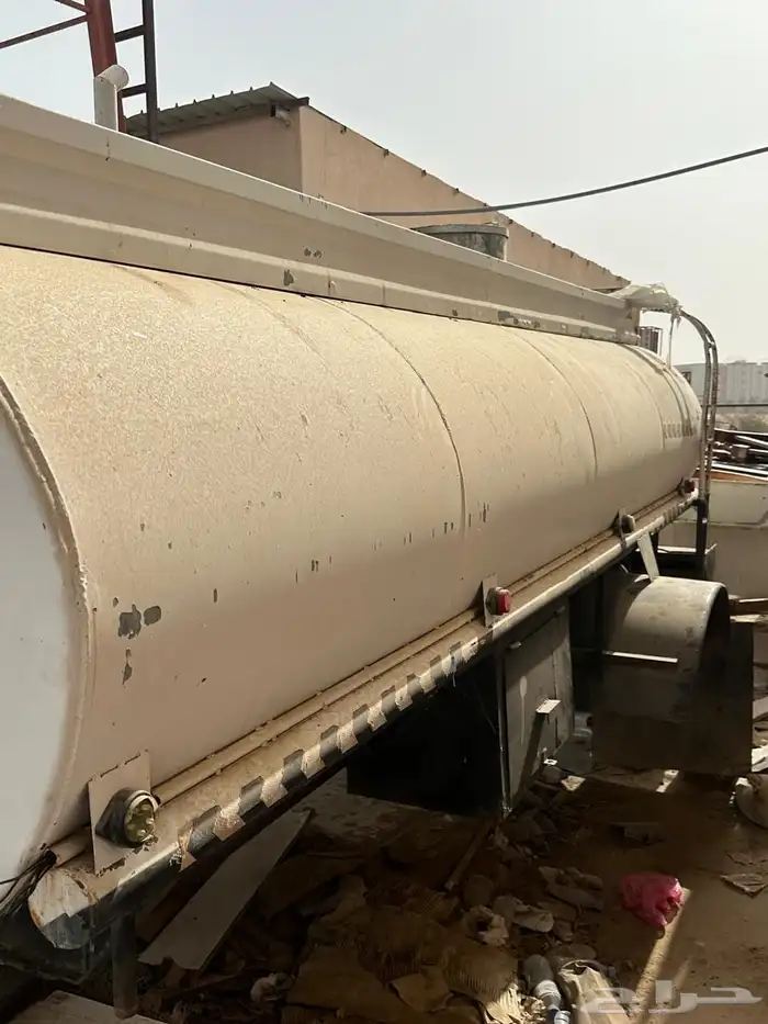 خزان وايت مويه خمسه طن نضيف جدا على جميع الشروط 0