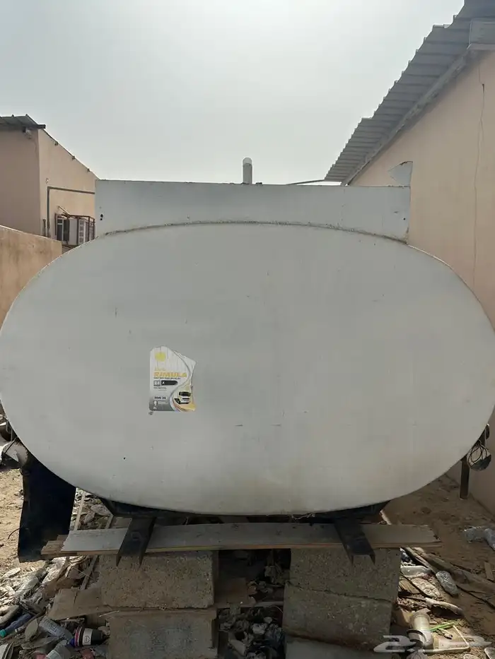خزان وايت مويه خمسه طن نضيف جدا على جميع الشروط 4