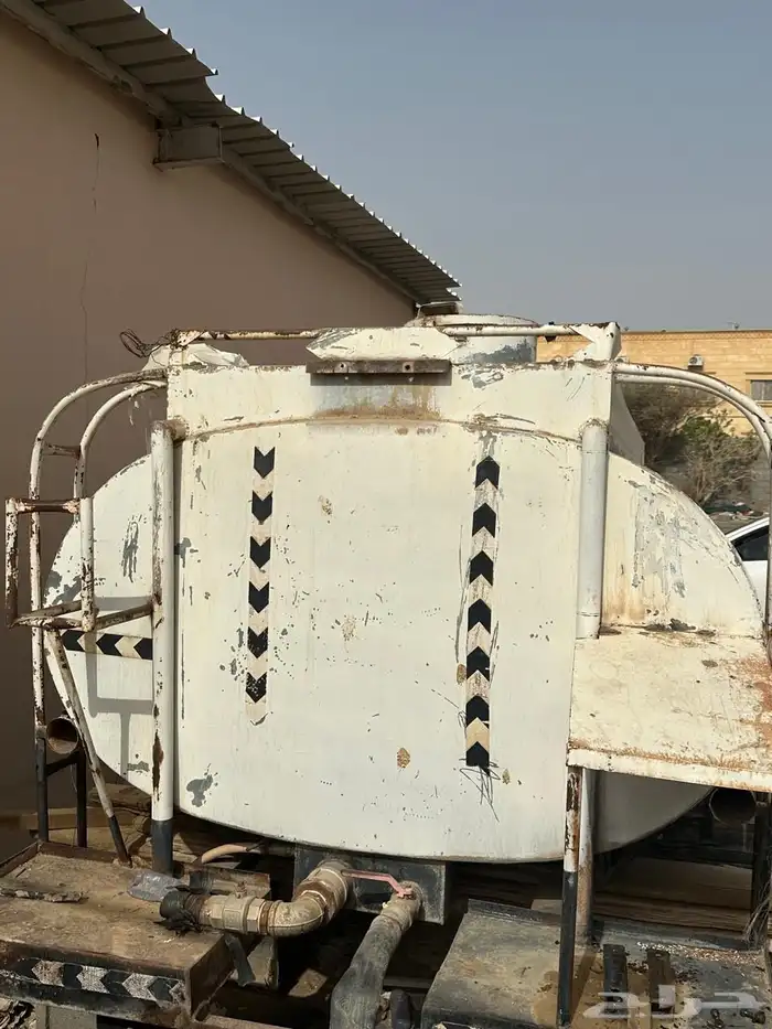 خزان وايت مويه خمسه طن نضيف جدا على جميع الشروط 5