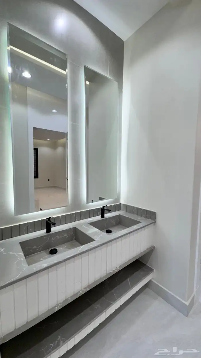 للبيع شقق ارضي ابهاالمحاله 5