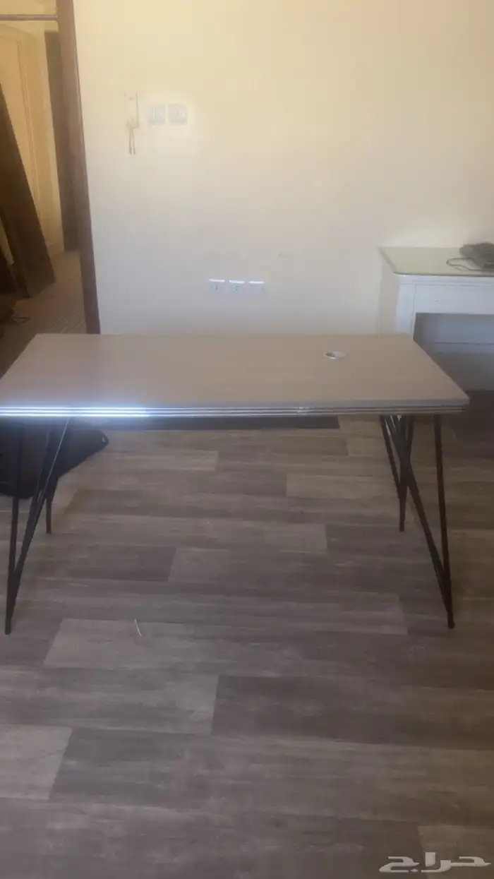 طاوله للبيع بالرياض 0