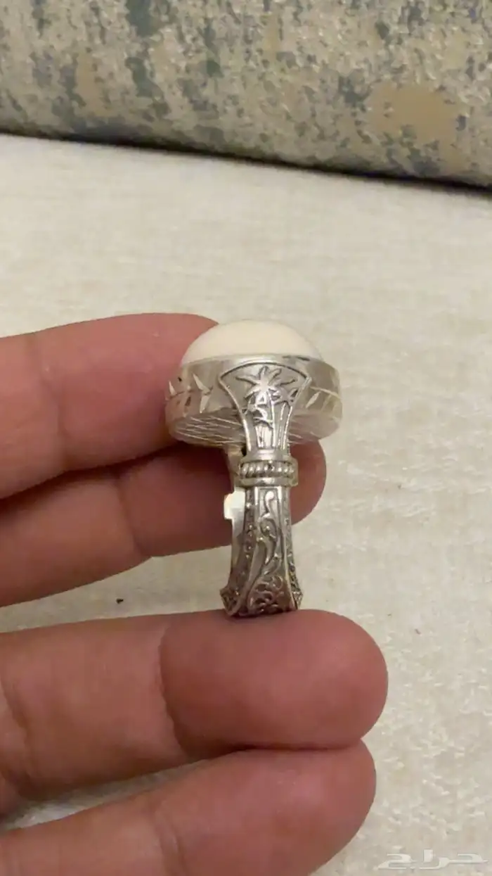 خاتم من العاج 1