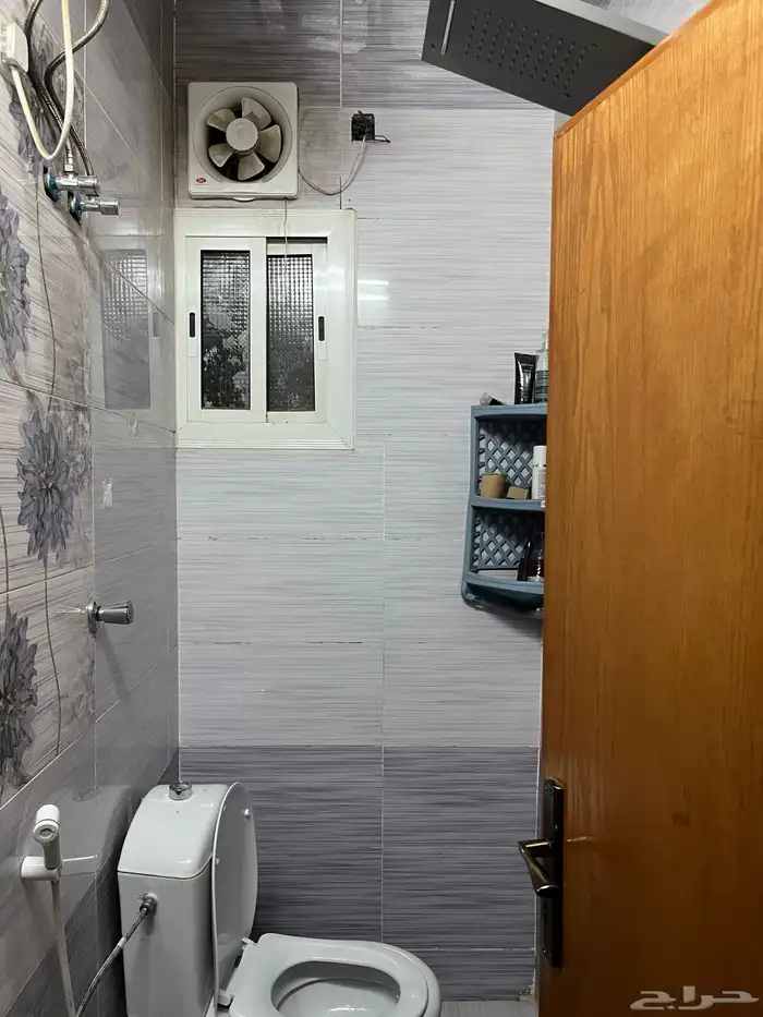 عمارة للبيع ثلاثة ادوار في حي الريان 3
