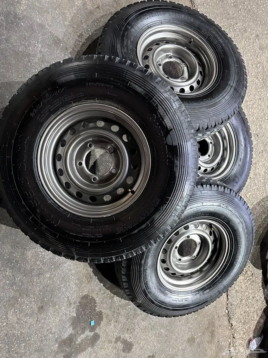 جنوط هلل شاص او جيب مع كفرات صيني 225 95 16 تاريخ 24 23