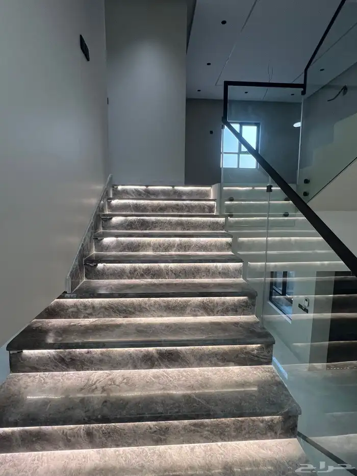 فلل فاخرة للبيع على الكود بحي الشعلة مع مصعد 21