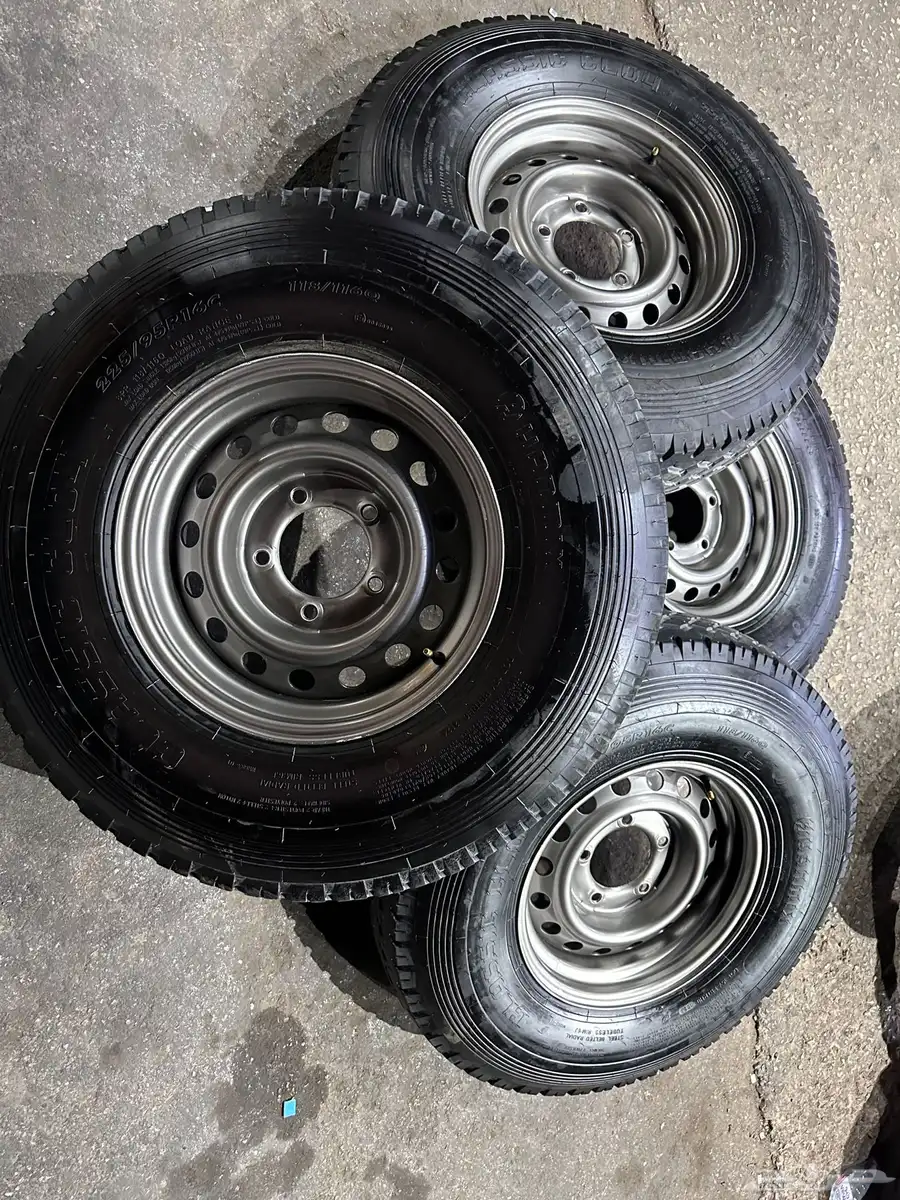 جنوط هلل شاص او جيب مع كفرات صيني 225 95 16 تاريخ 24 1
