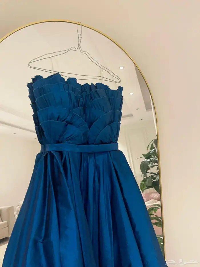 اغراض صالون للبيع خياطه ماكينه فساتين 4