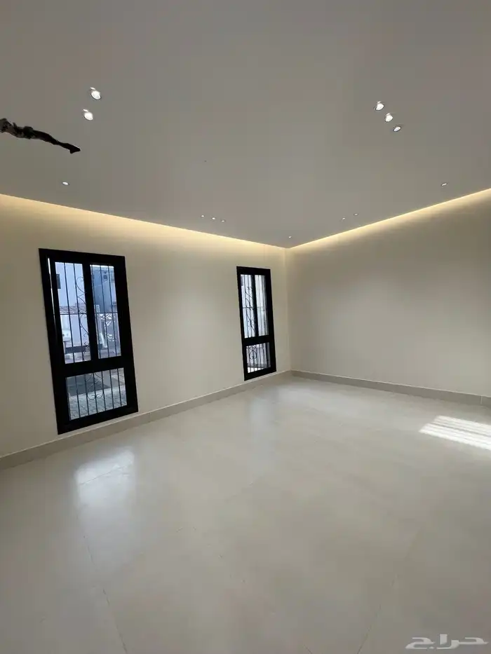 للبيع شقه ارضيه بمدخل خاص ومتوفر دور اول وملحق 0