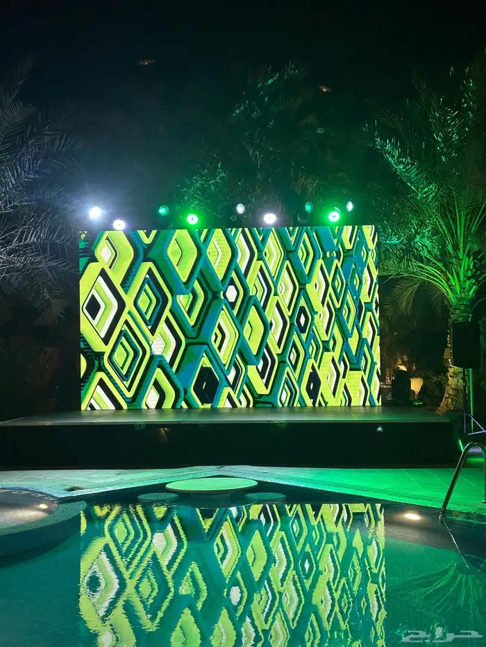 اجار شاشات صوتيات انارة SCEEN 8