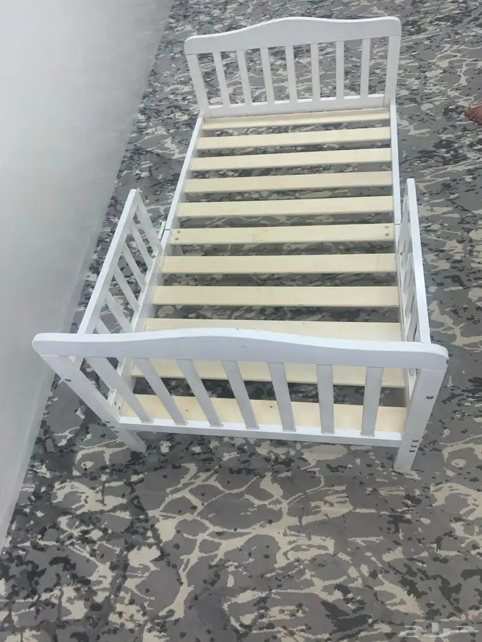 سرير شبه جديد 1