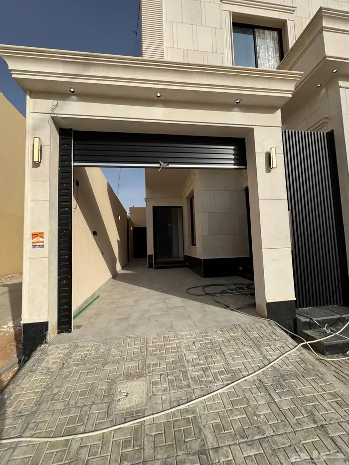 للبيع تاون هاوس علوي بحي الجنادريه موقع مميز 0