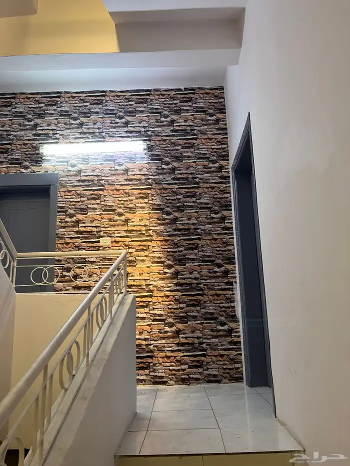 عمارة للبيع ثلاثة ادوار في حي الريان 8
