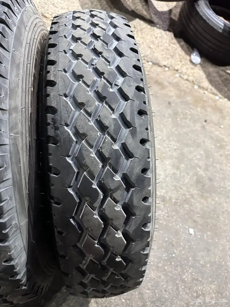 جنوط هلل شاص او جيب مع كفرات صيني 225 95 16 تاريخ 24 6
