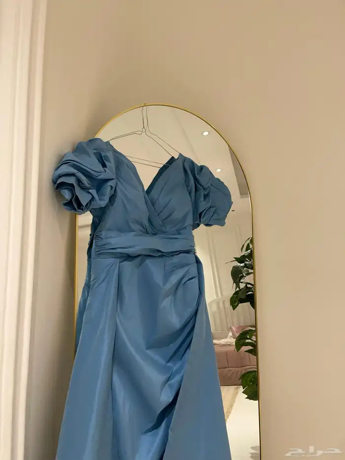 اغراض صالون للبيع خياطه ماكينه فساتين 0