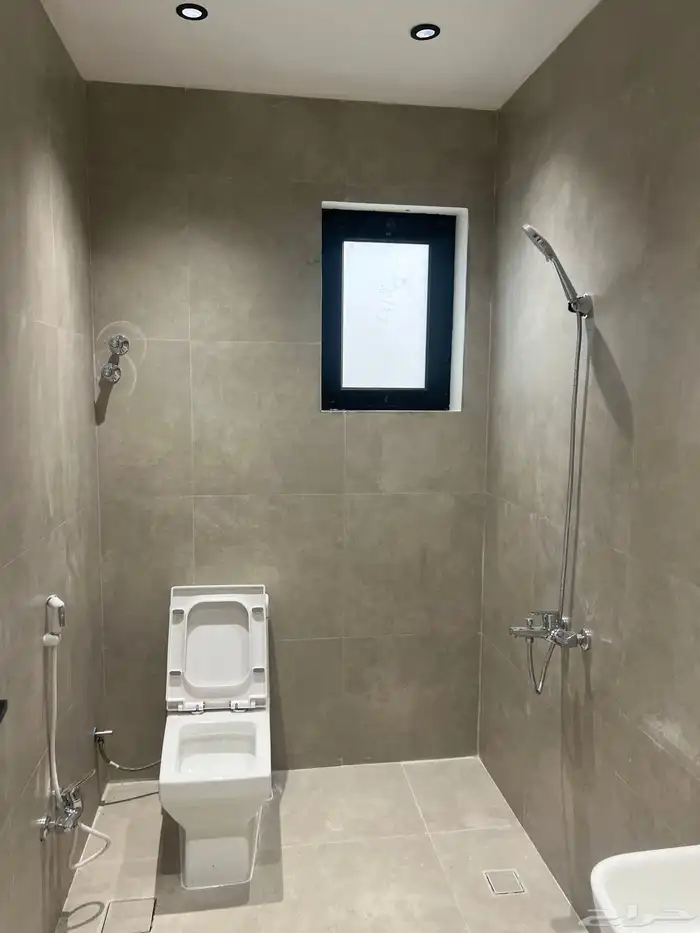 فلل فاخرة للبيع على الكود بحي الشعلة مع مصعد 37