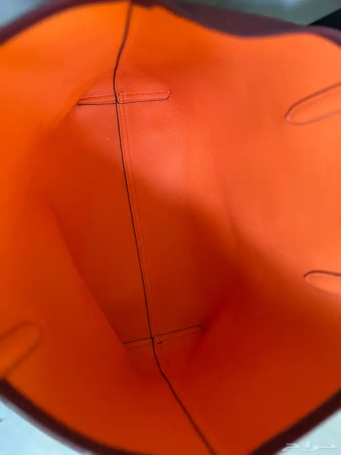 شنطة لاكوست جديده ونظيفه 4