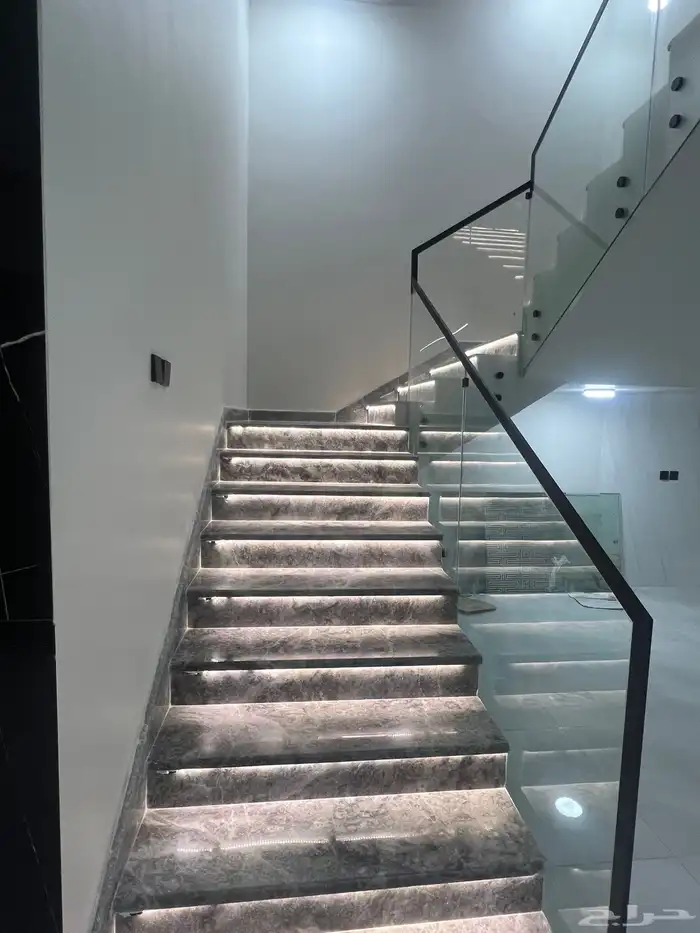 فلل فاخرة للبيع على الكود بحي الشعلة مع مصعد 18