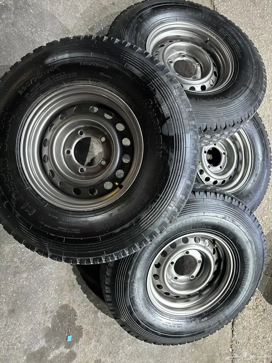 جنوط هلل شاص او جيب مع كفرات صيني 225 95 16 تاريخ 24 25