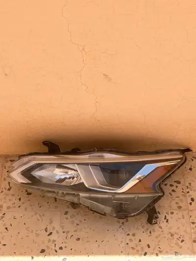 للبيع شمعات التيما وكاله وحده سليمه والثانيه فيها كسور 0