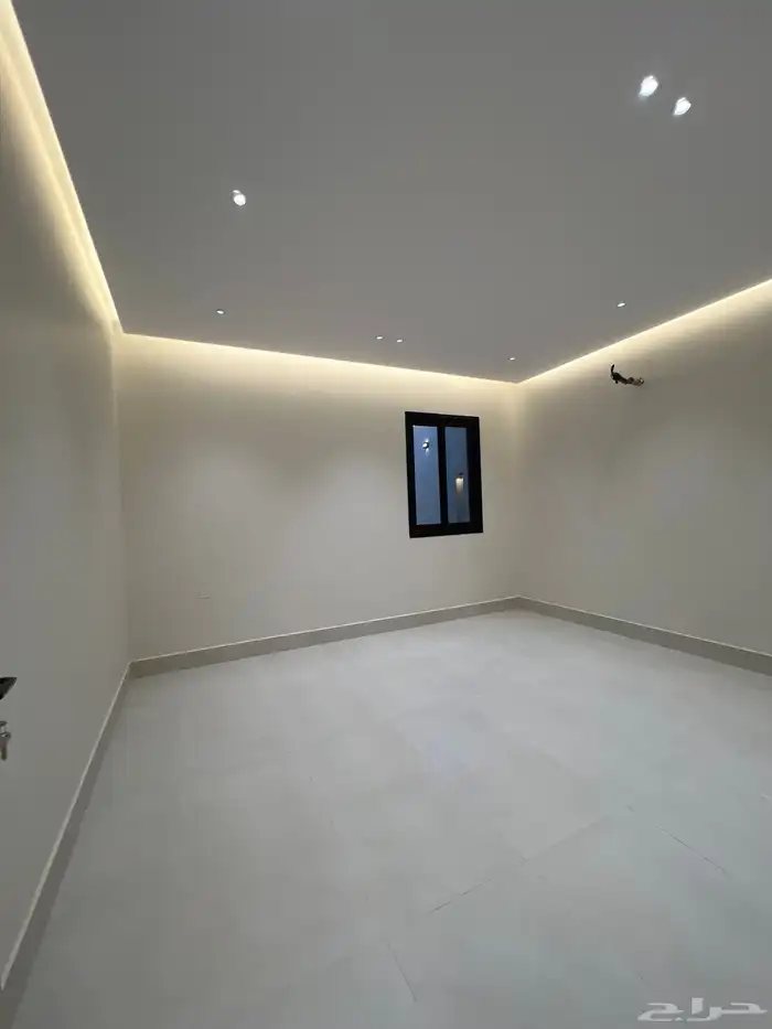 للبيع شقه ارضيه بمدخل خاص ومتوفر دور اول وملحق 4