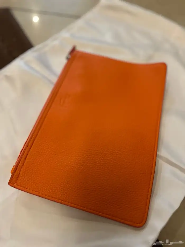 شنطة لاكوست جديده ونظيفه 7