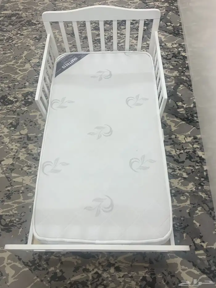 سرير شبه جديد 2