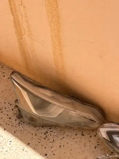 للبيع شمعات التيما وكاله وحده سليمه والثانيه فيها كسور 3